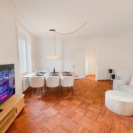 West Center 4 Bed Free Parking Wifi Daire *